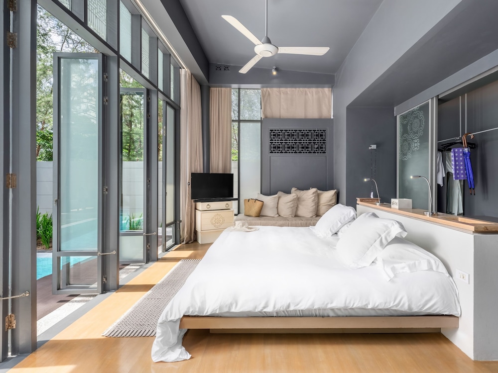 1 Bedroom, Suite, Villa, King Bed, with Pool