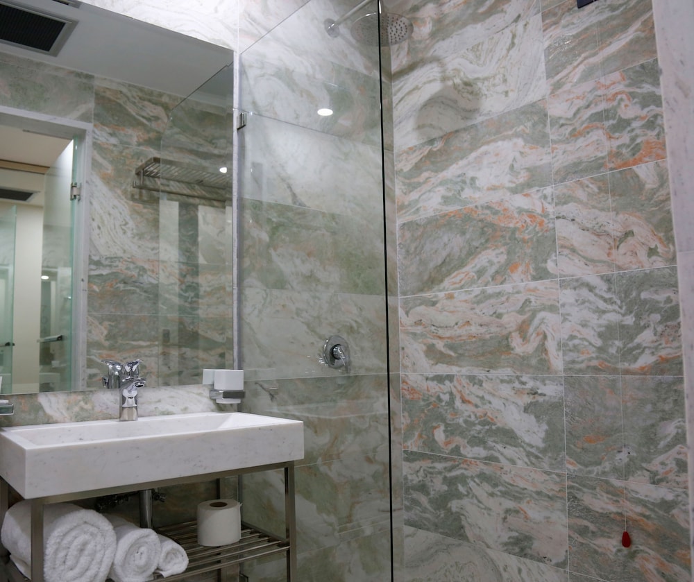 Hotel Palace Vlore 40/48