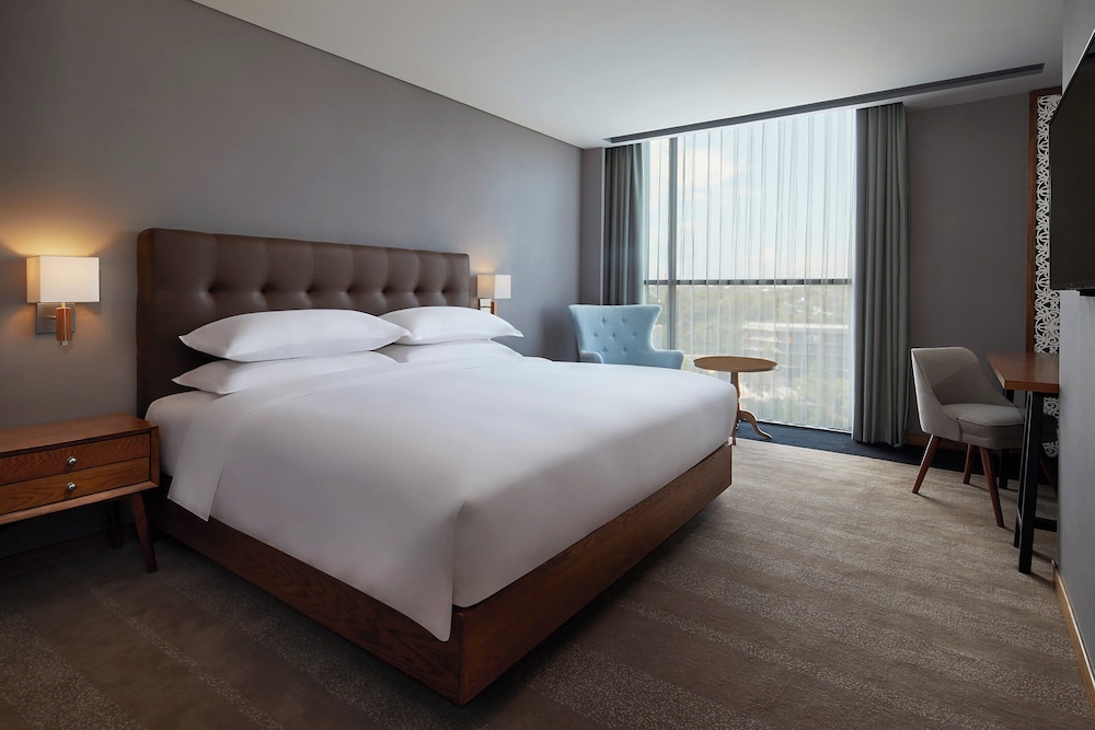 Room, King Bed, City View