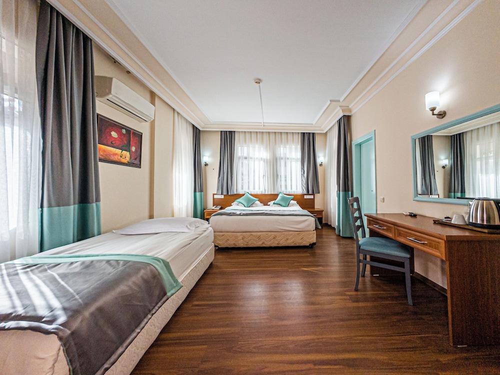 Triana Hotel 15/65