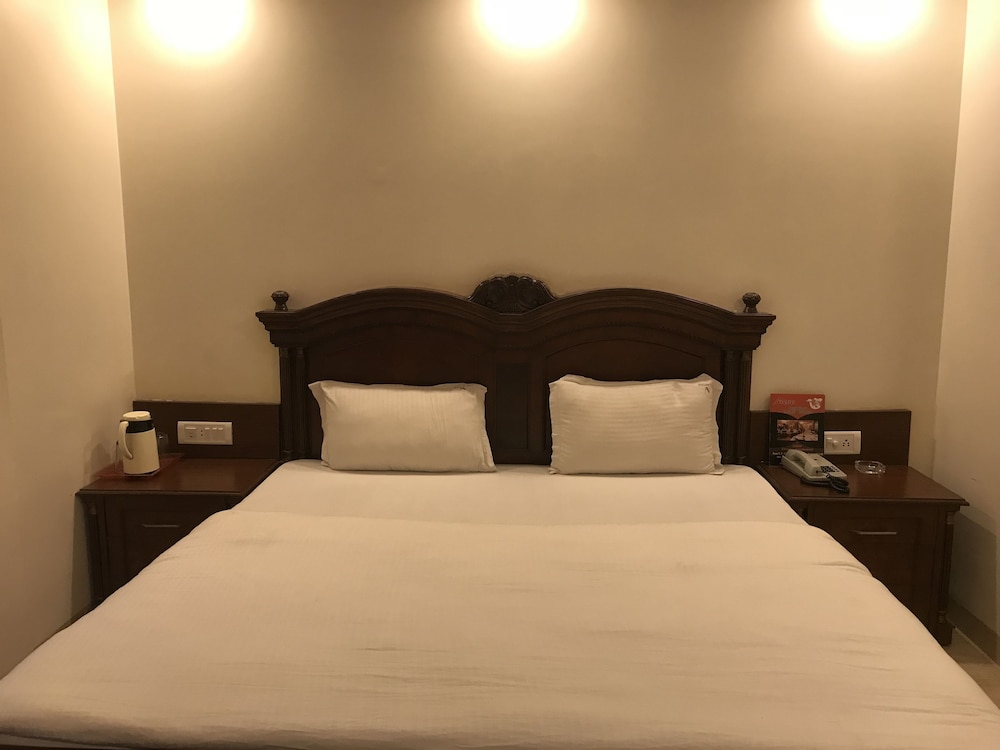 Hotel Avtar At New Delhi Railway Station 40/50
