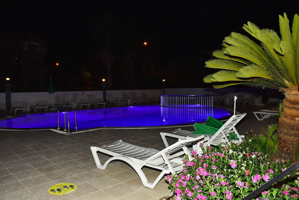 Nora Suit Hotel 25/50