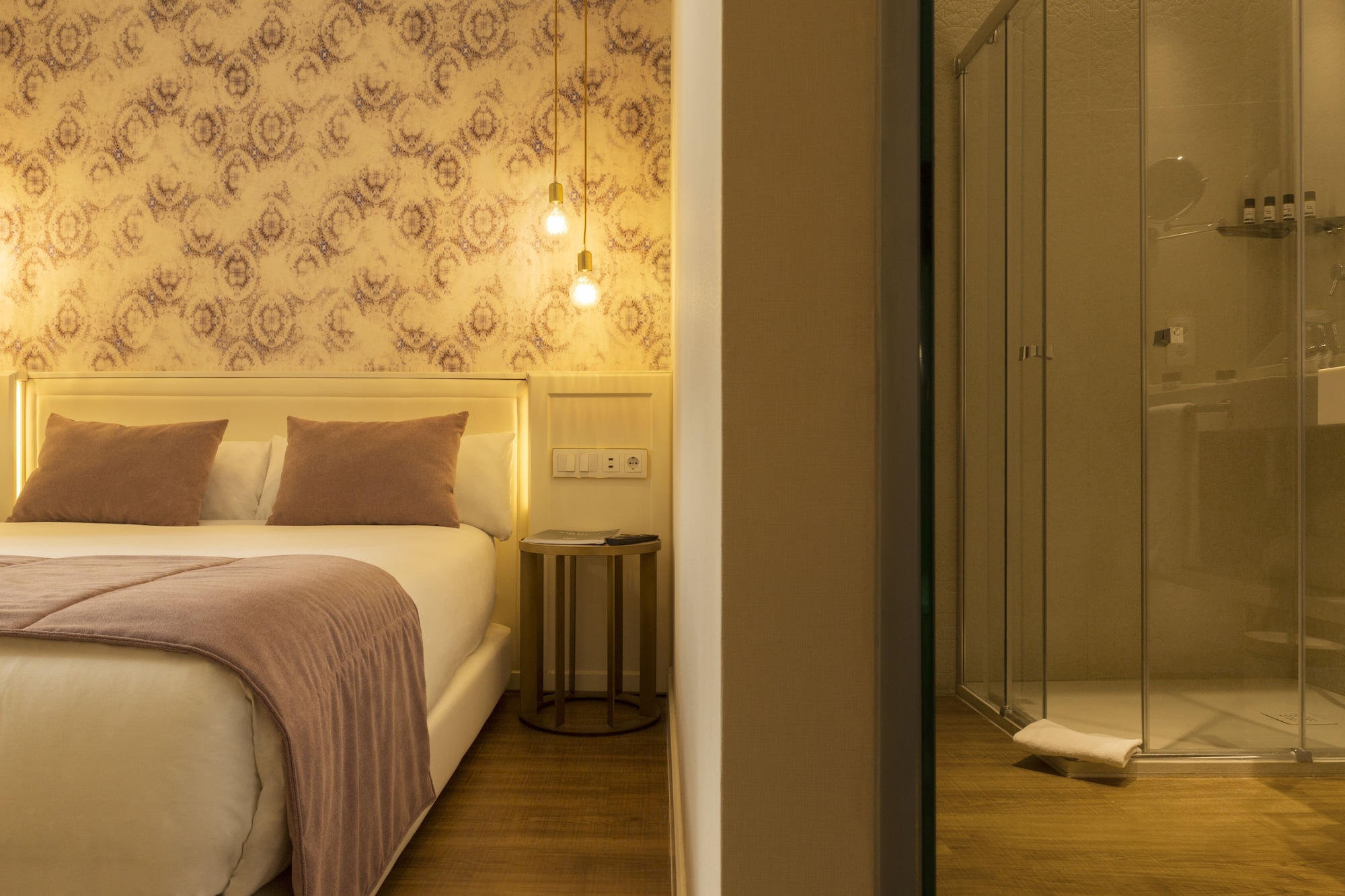 ROOM, TRIPLE