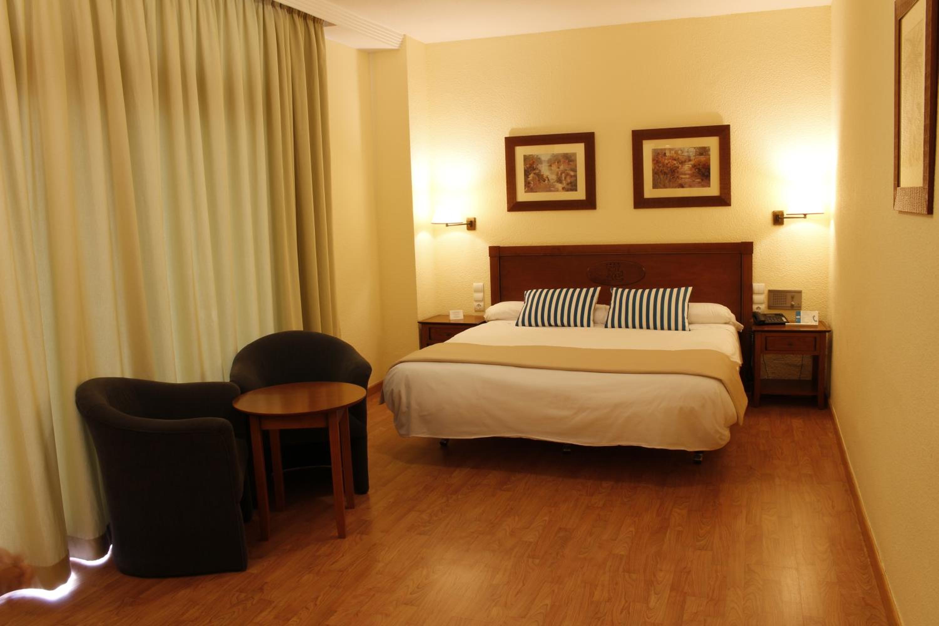 غرفة ثلاثية، Leonardo Hotel Torremolinos Costa del Sol 2/4