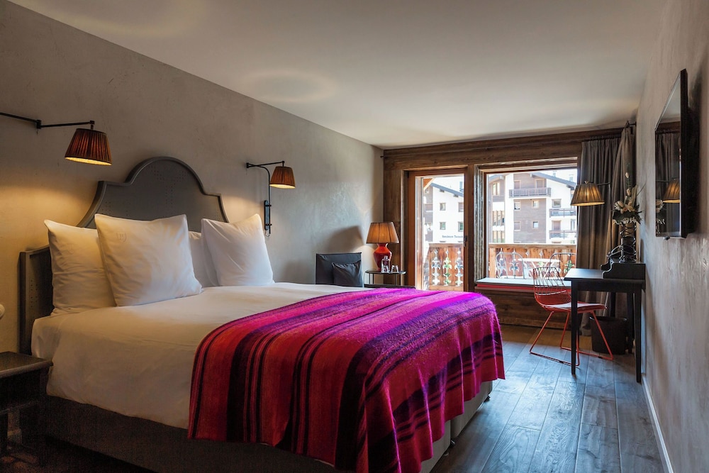 Superior, Double or Twin Bed, Mountain View, Balcony