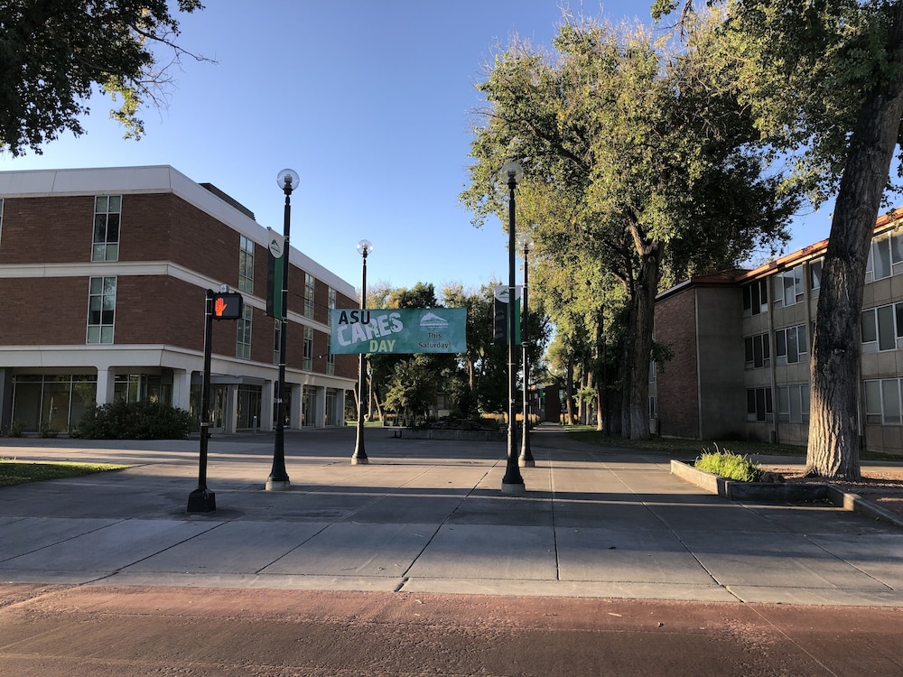 Dunes Inn 57/61