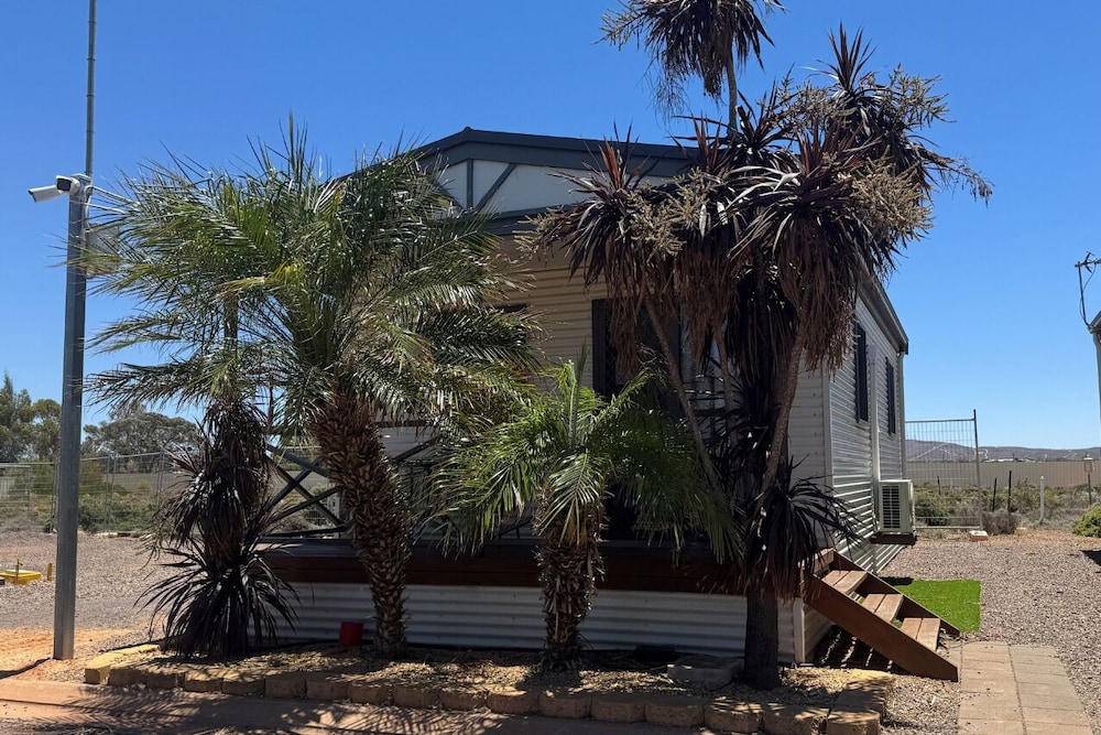 Sundowner Cabin And Tourist Park 45/50