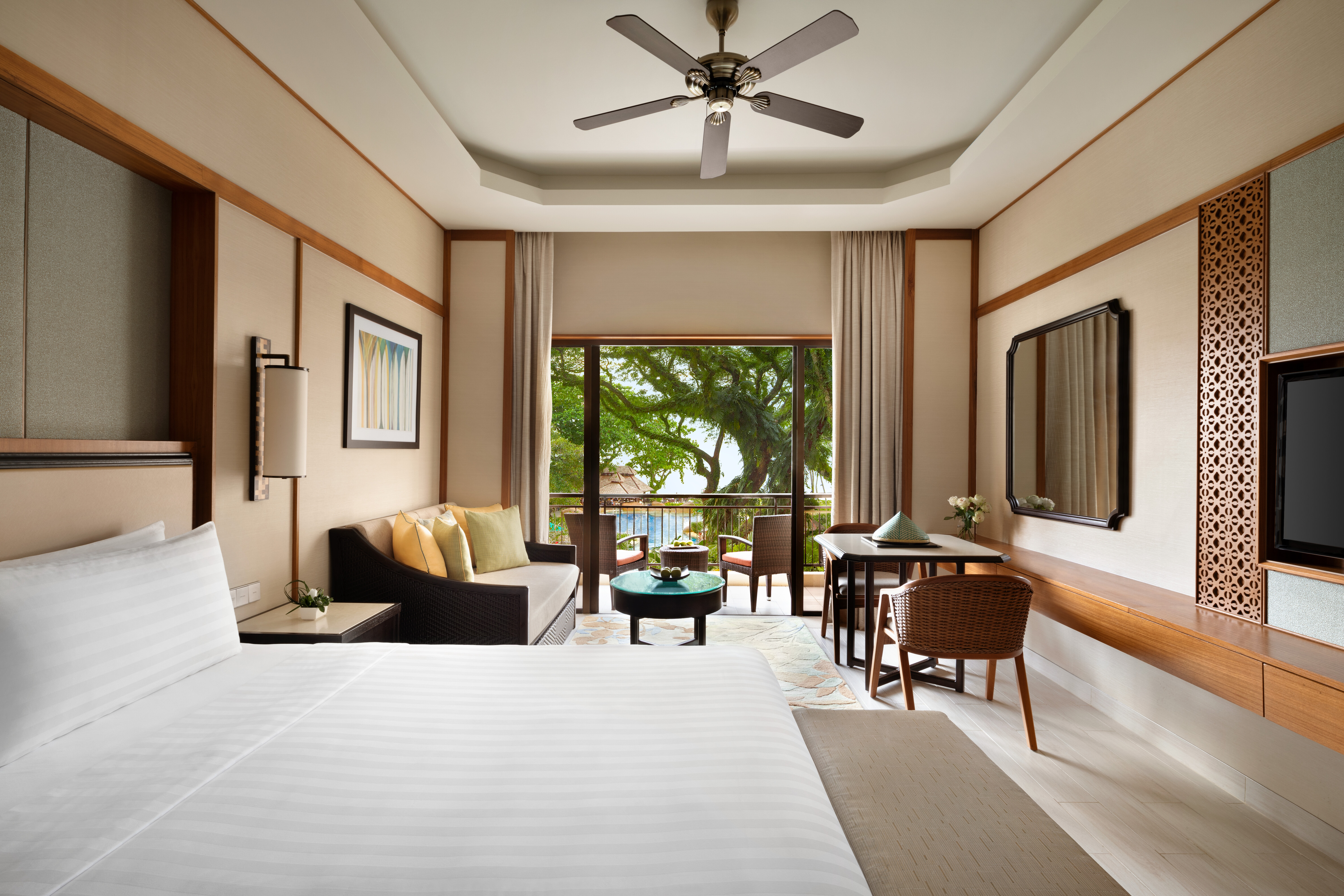DELUXE, KING BED, GARDEN VIEW