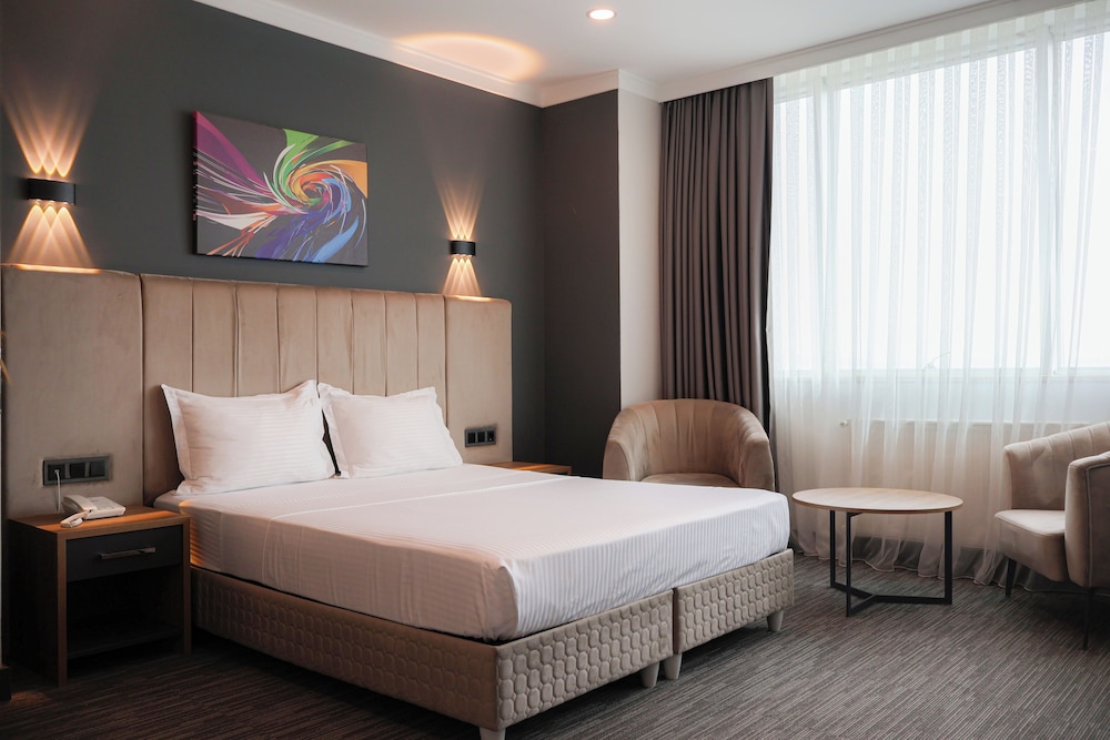 HOME PLUS Hotel & SEYHLI 6/42