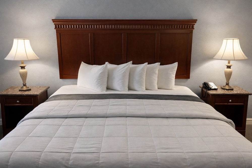 Antioch Quarters Inn and Suites 26/54