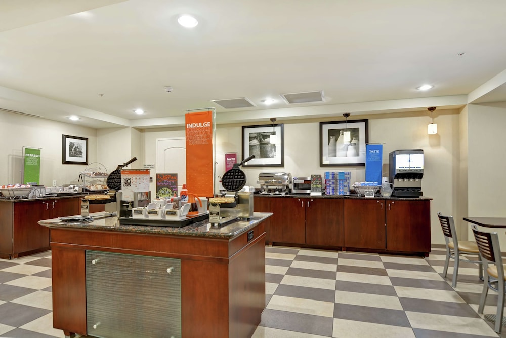 Hampton Inn & Suites Peoria At Grand Prairie Il 46/61