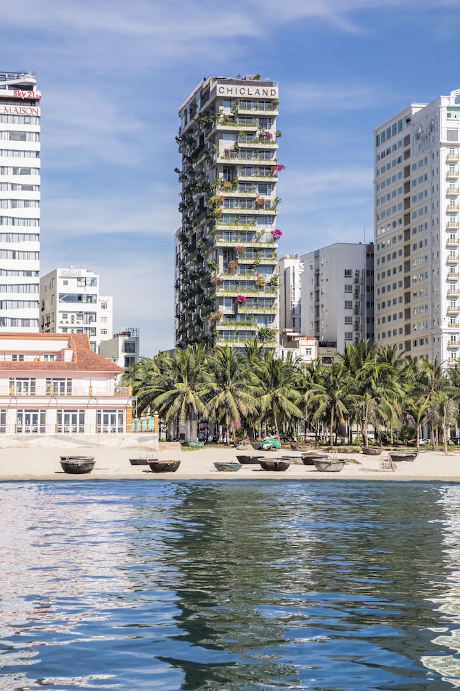 Chicland Da Nang Beach Hotel 68/72