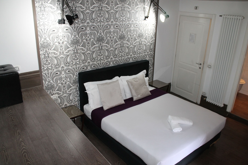 ROOM, TRIPLE