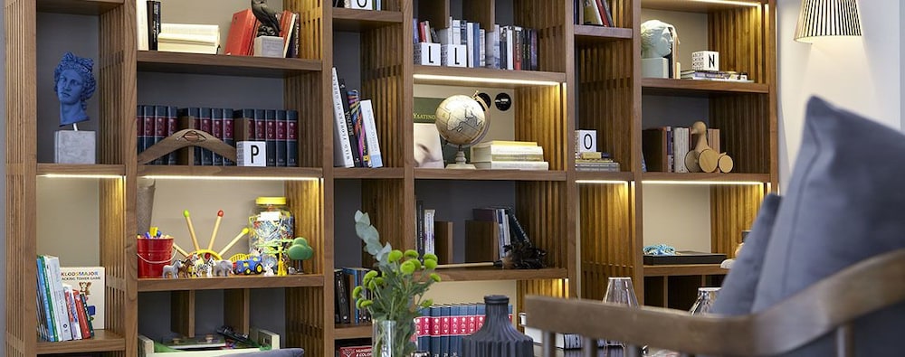 Apollon Library Suites 2/38