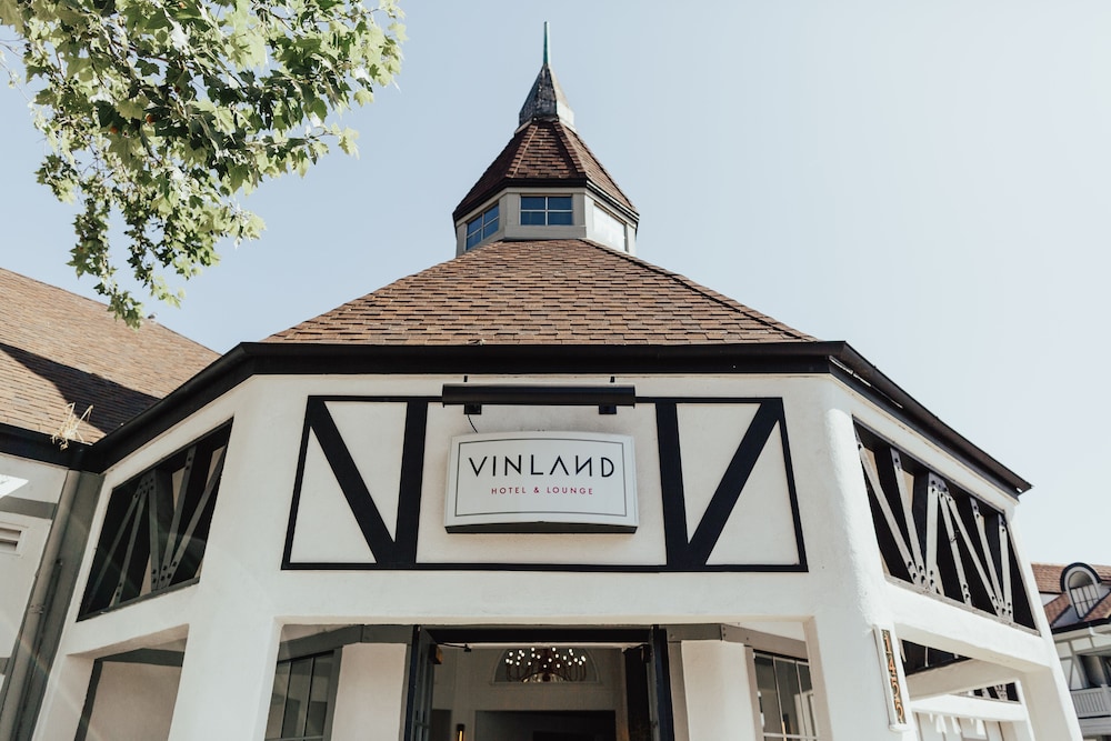 Vinland Hotel and Lounge 2/71