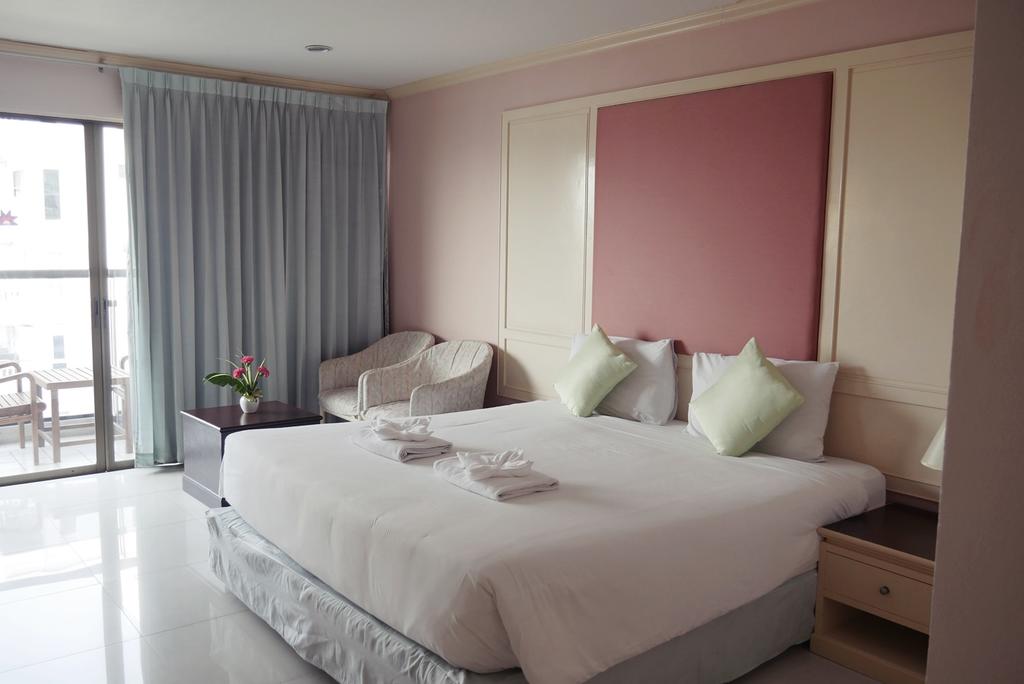 SUPERIOR, DOUBLE OR TWIN BED