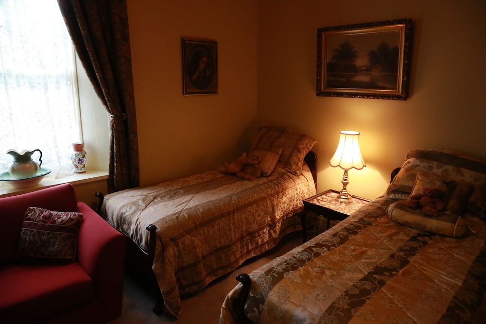 BLAKES MANOR DELORAINE 39/69