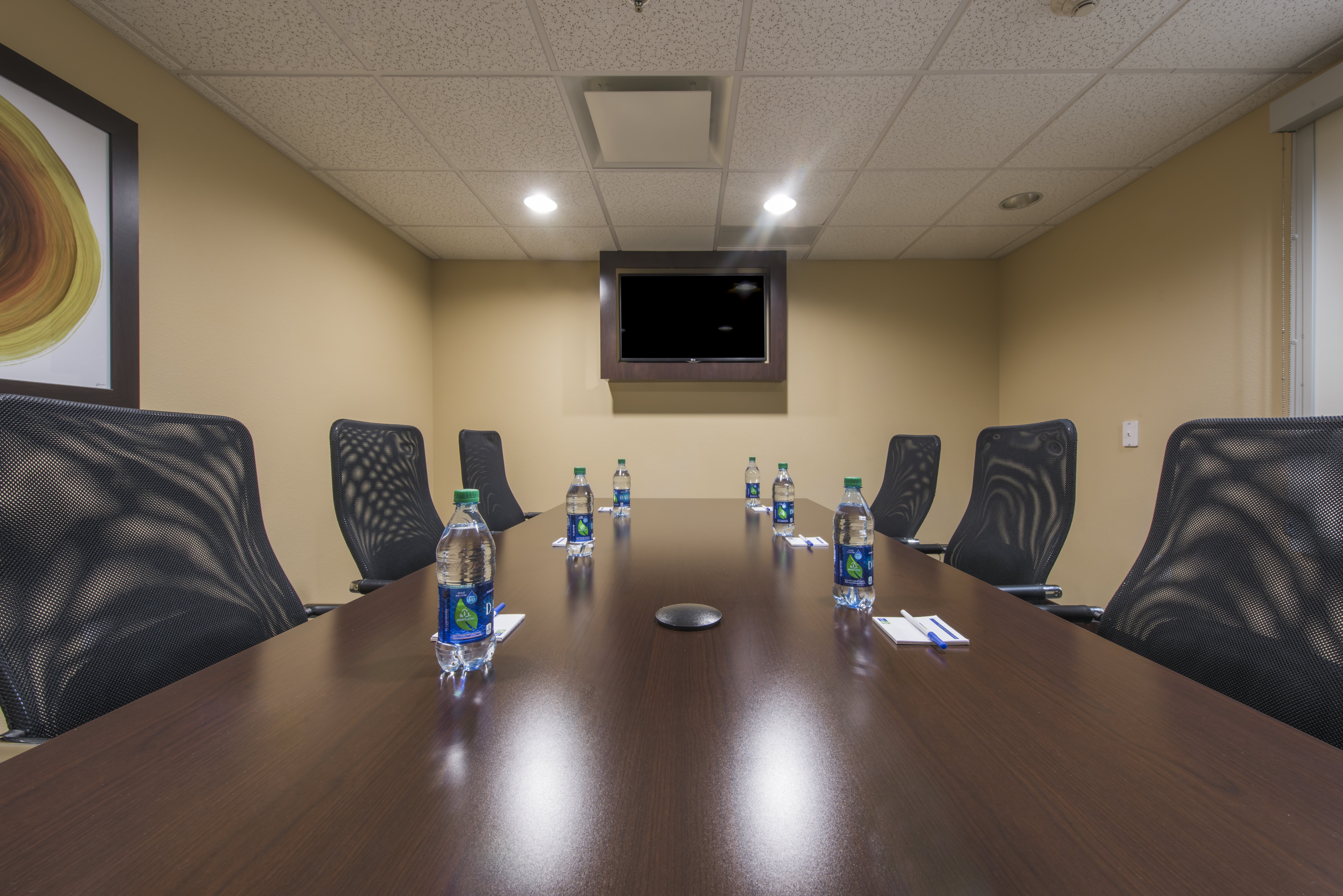 Holiday Inn Express Suites Colorado Springs Central 69/80