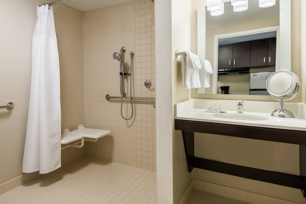 TOWNEPLACE SUITES LATHAM ALBANY AIRPORT 15/62