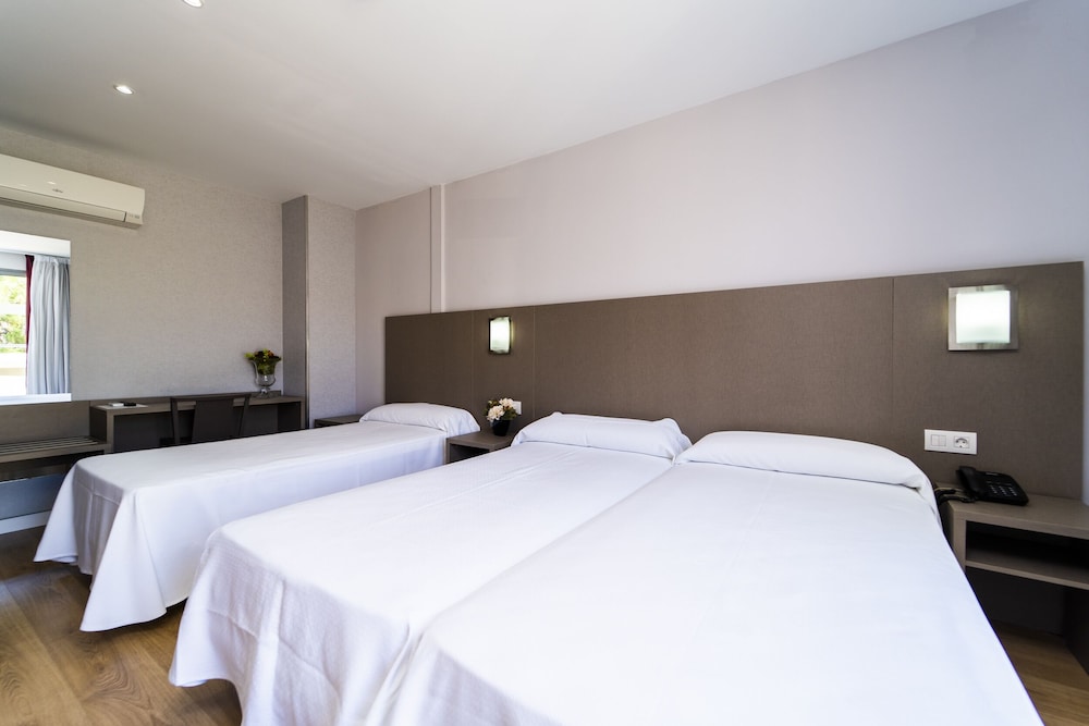 Hotel Montesol 32/64