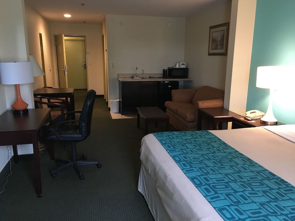 Howard Johnson by Wyndham Houma 8/36