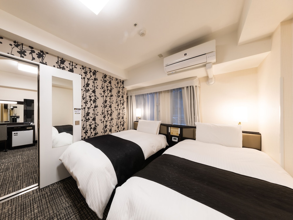 4 BEDROOMS, QUADRUPLE