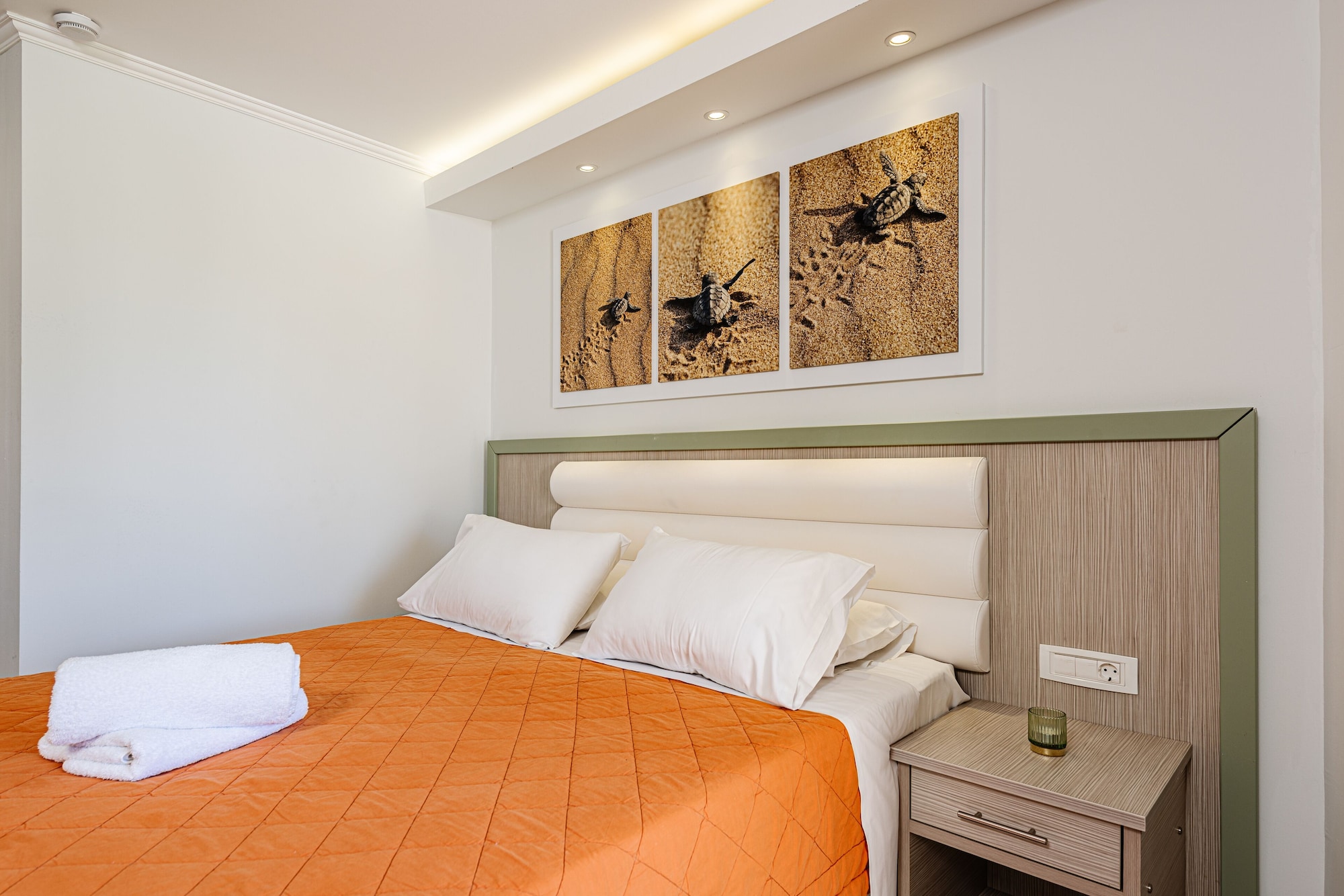 ROOM, DOUBLE OR TWIN BED, POOL VIEW