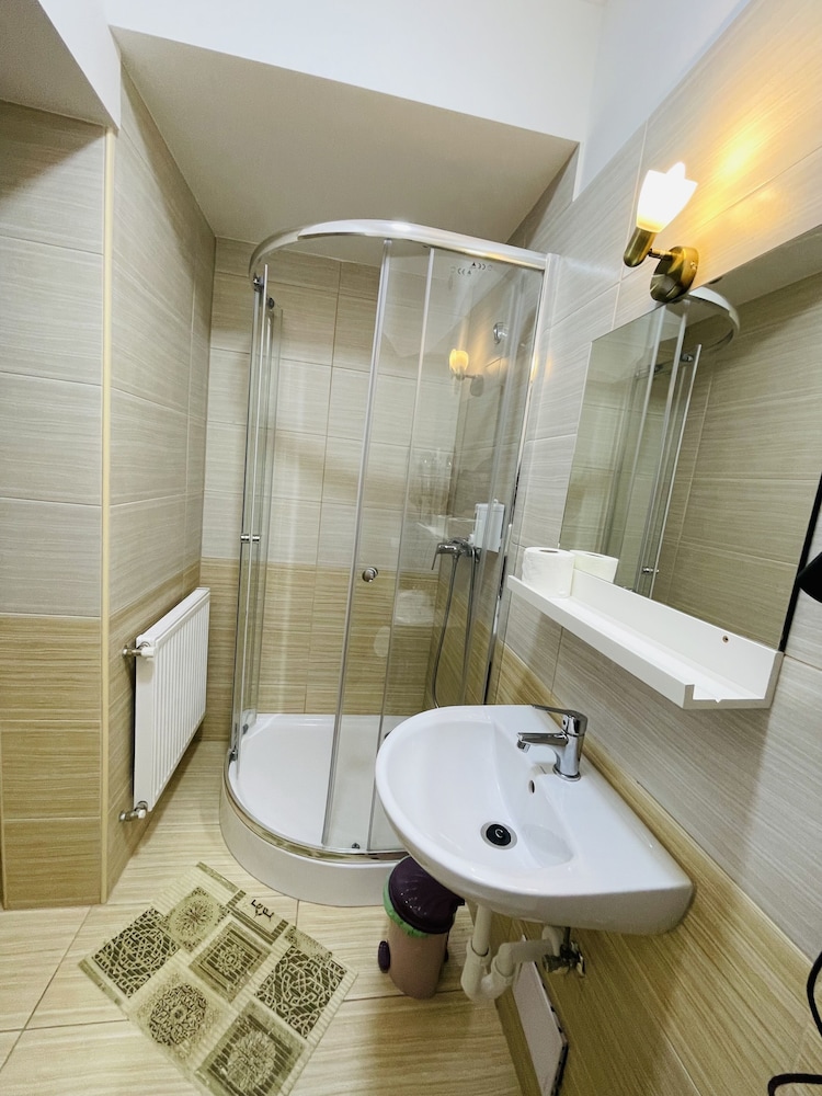 Easy Star Hotel 46/51
