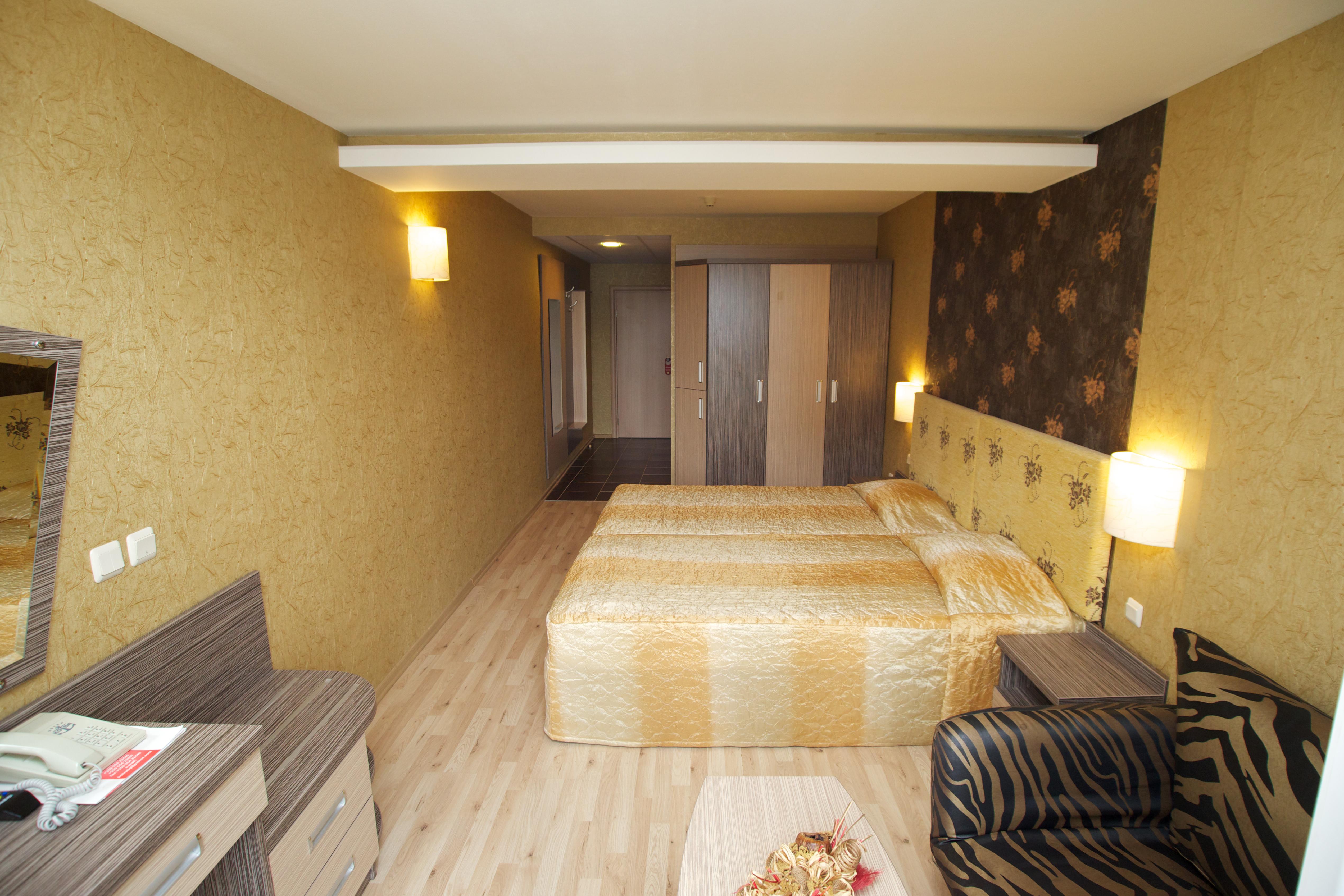 Kotva Hotel 33/66