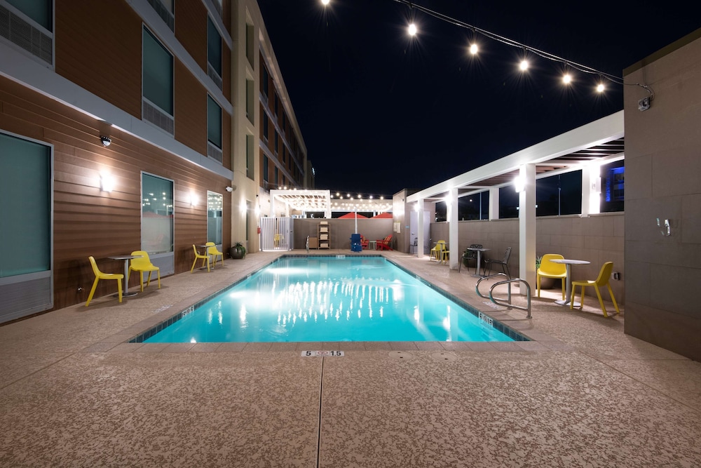 Home2 Suites by Hilton Phoenix Airport North photo2