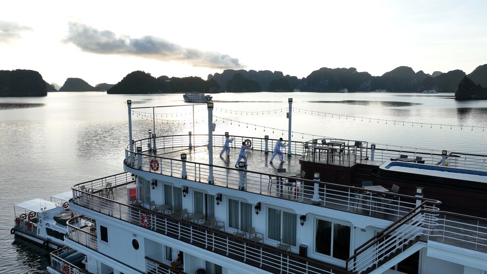 Paradise Grand Cruise – Lan Ha Bay in HA LONG