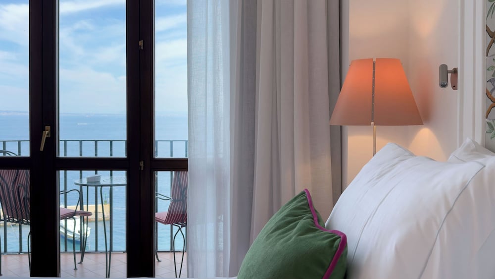 Signature, Suite, King Bed, Sofa, Grand Hotel Europa Palace 6/8