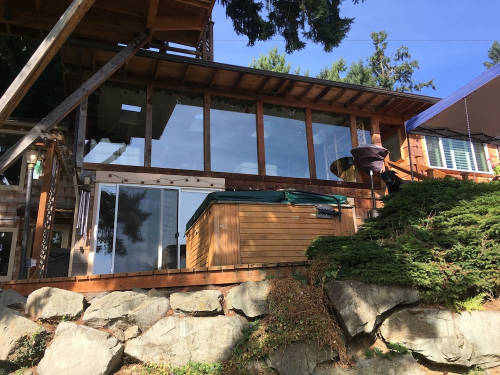 Cottage Lake Bed And Breakfast 49/50