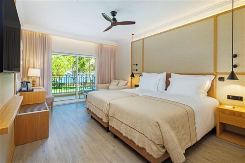 Room, Double or Twin Bed, Lateral Side Sea View
