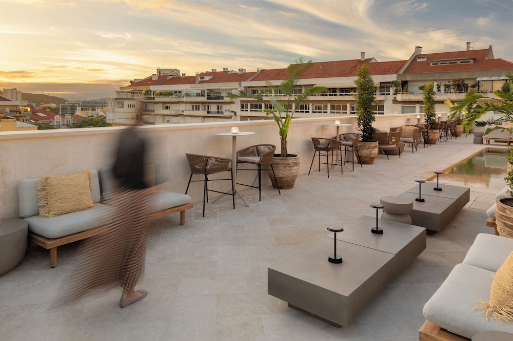 EVOLUTION Valbom Hotel 53/58