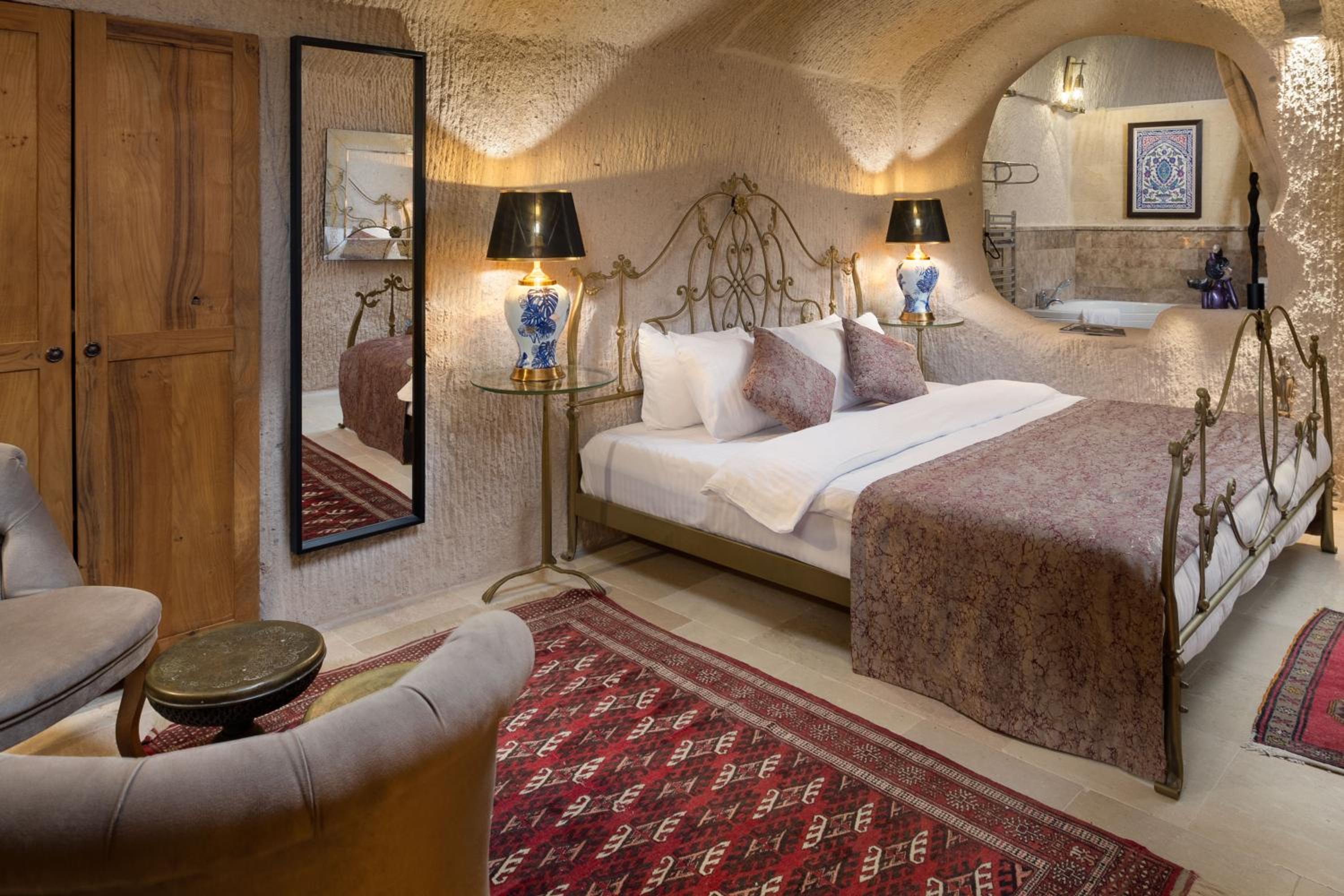 Cave, Castle, Family, Suite