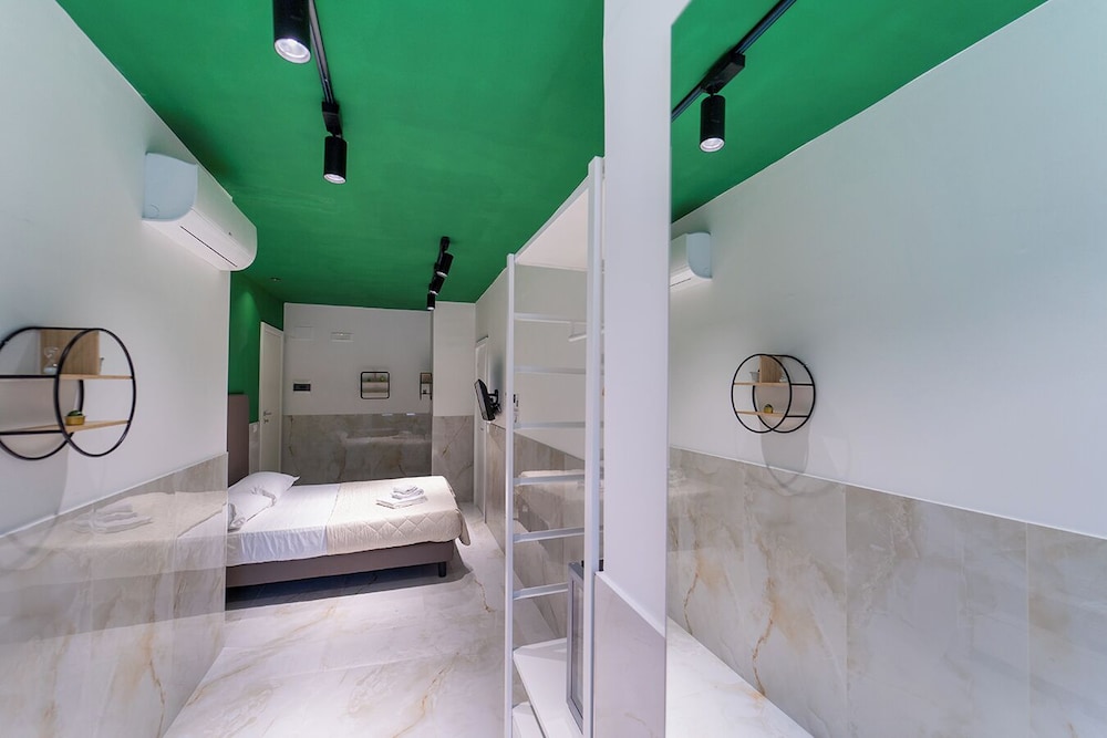 H. G. Boutique Toledo Napoli Centro 12/60