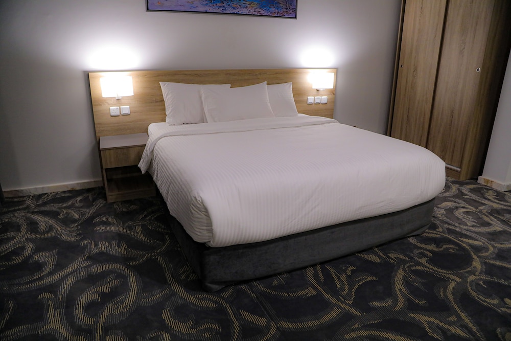 Laten Suites Al Salim Plaza 25/55