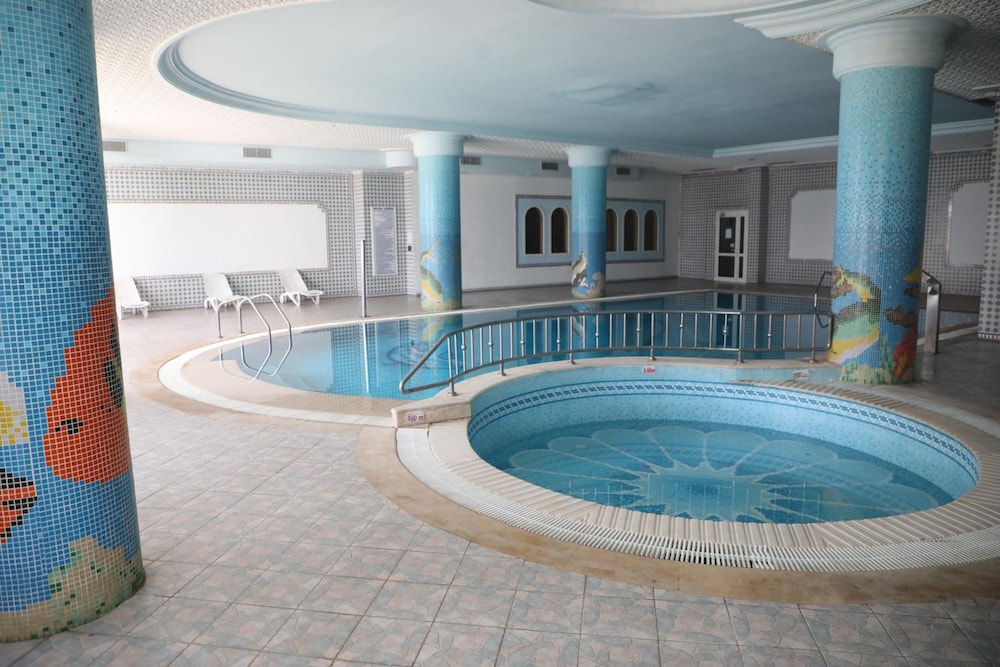 Hotel Royal Jinene 13/68