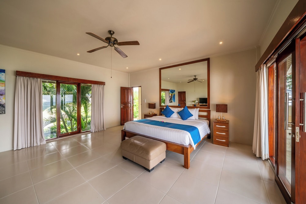 4 BEDROOMS, GRAND, BEACH VILLA