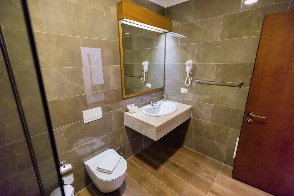 Chateau Linza Resort 55/56