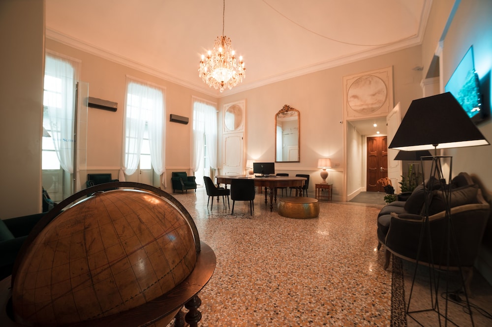 Royal Palace Hotel and Spa 23/33