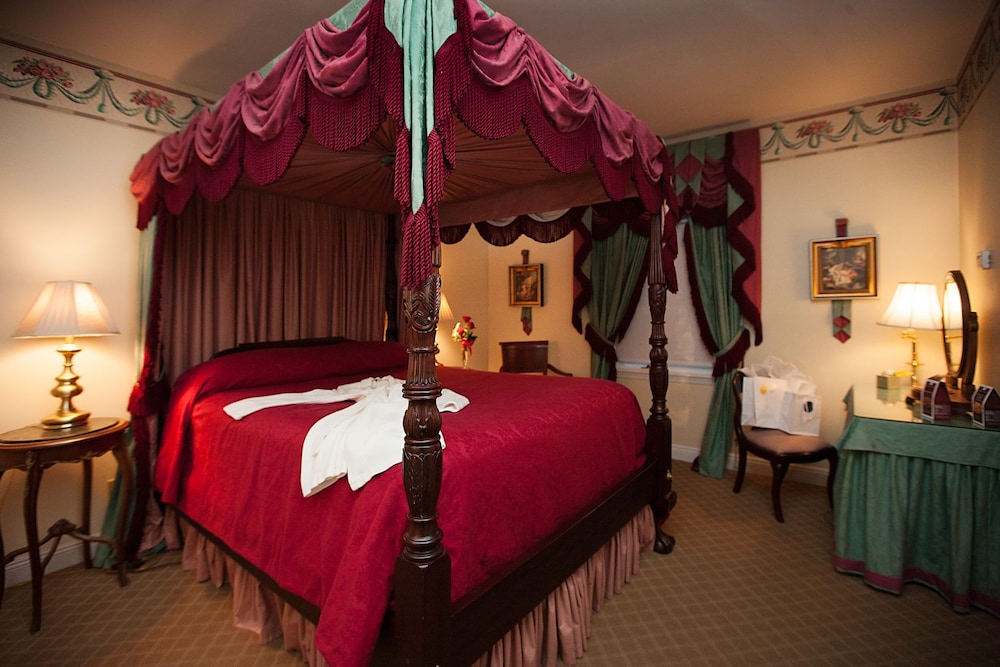 Monmouth Historic Inns And Gardens 14/72