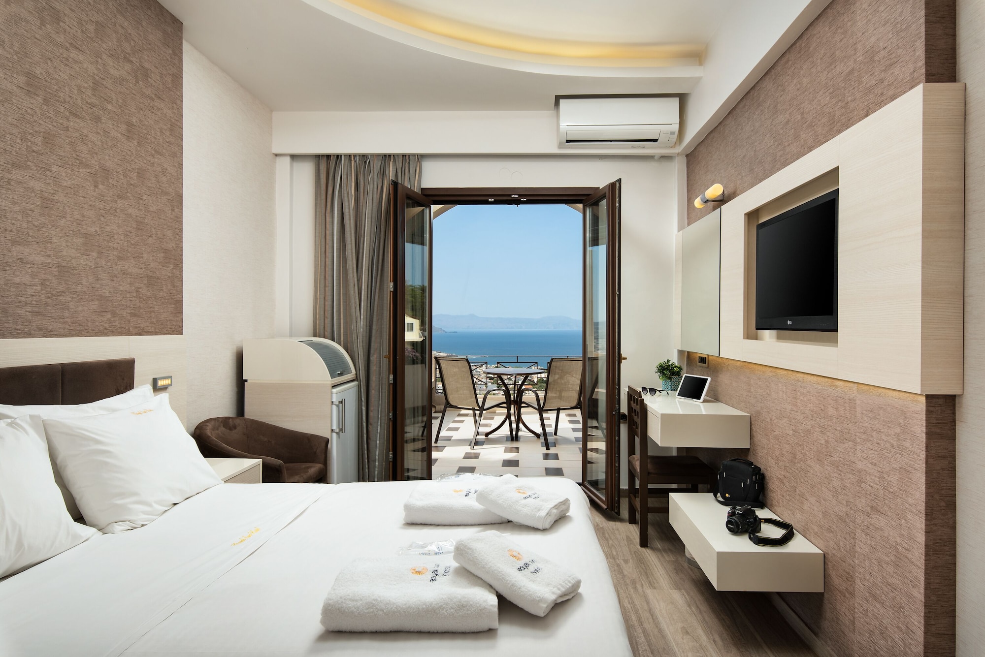 SUPERIOR, DOUBLE BED, SEA VIEW