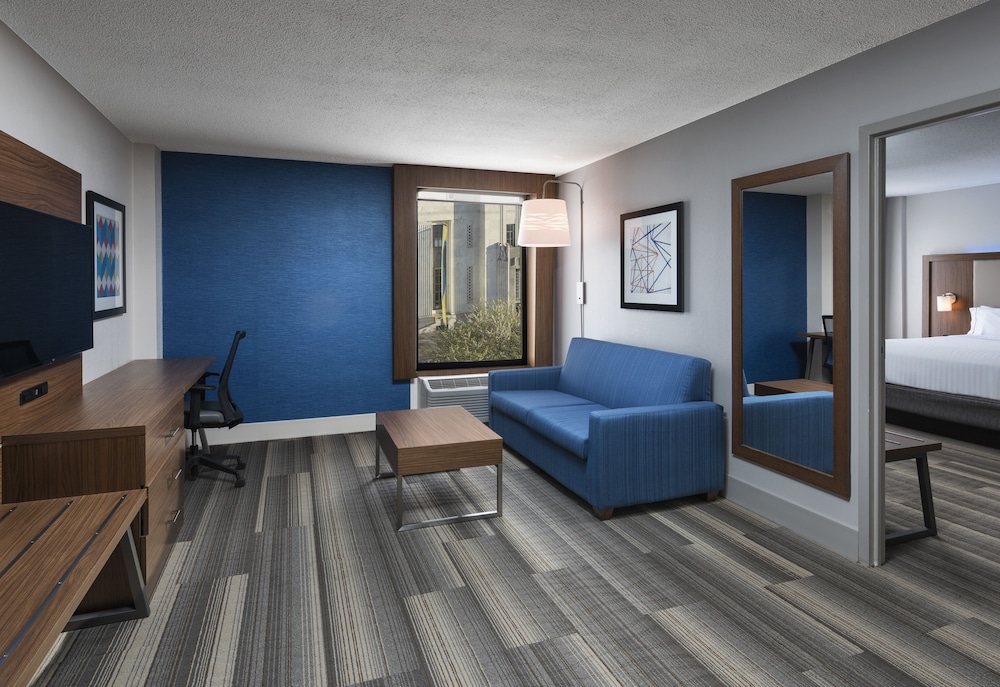 Holiday Inn Express Nashville Downtown 11/67