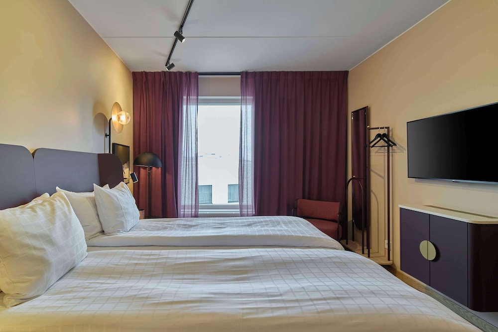 Family, King Bed, 2 Murphy Beds