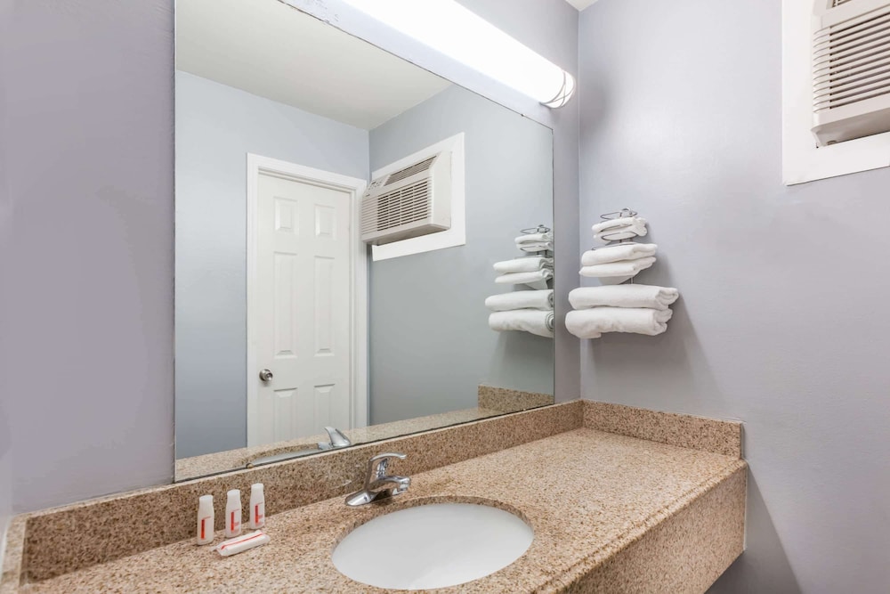 Days Inn By Wyndham Austin/University/Downtown 27/32