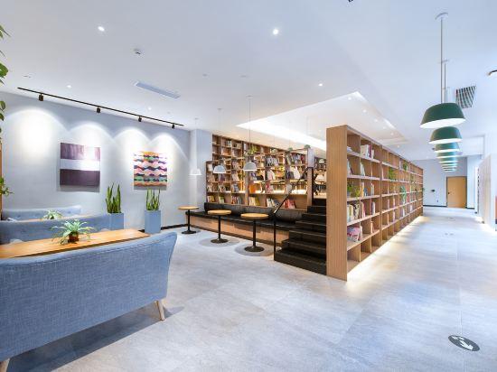 Yuhuayuan Design Hotel (Haizhou Meilan Airport Hongzhou Jiangshan) 6/28