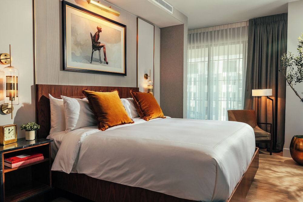 STUDIO, SUITE, ACCESSIBLE