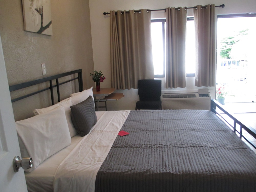 Shalimar Motel 24/47